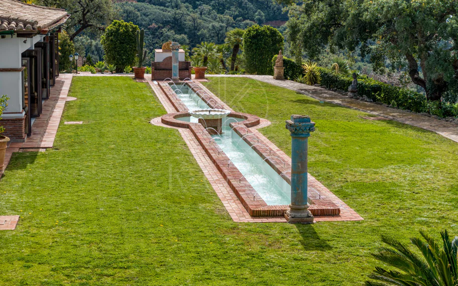 Espectacular finca con vistas al mar en La Mairena