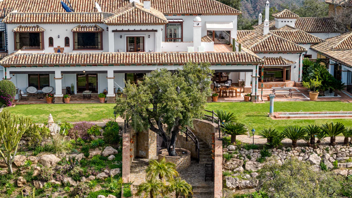 Espectacular finca con vistas al mar en La Mairena