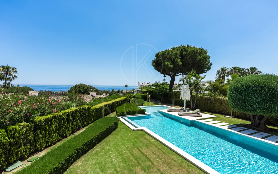Obra maestra con vistas al mar mágico en la prestigiosa Milla de Oro de Marbella