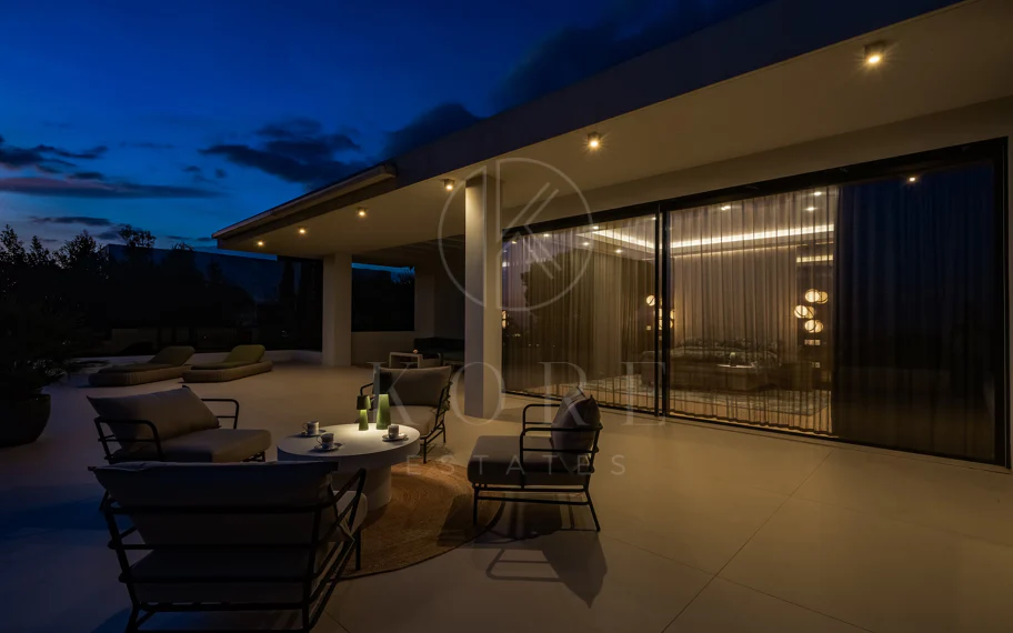 Obra maestra con vistas al mar mágico en la prestigiosa Milla de Oro de Marbella