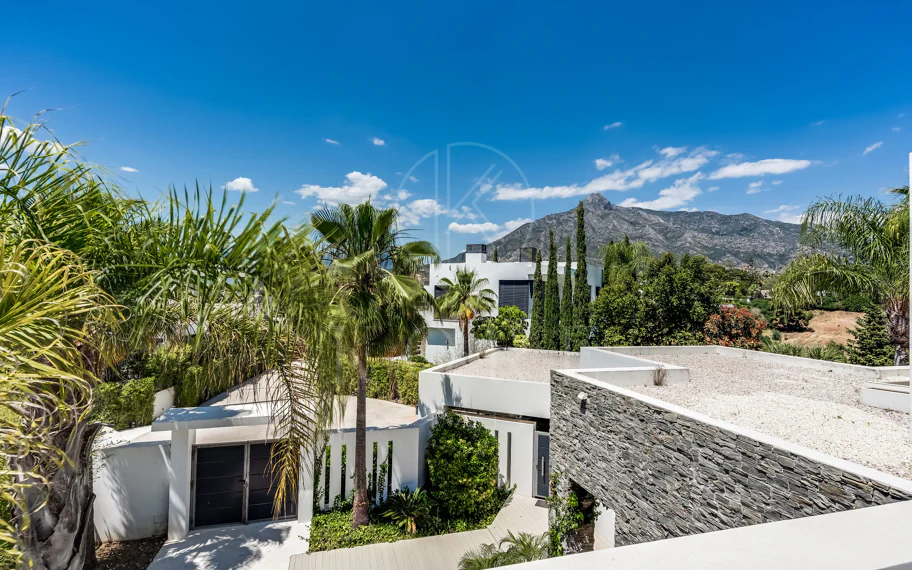 Obra maestra con vistas al mar mágico en la prestigiosa Milla de Oro de Marbella