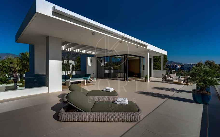 Obra maestra con vistas al mar mágico en la prestigiosa Milla de Oro de Marbella