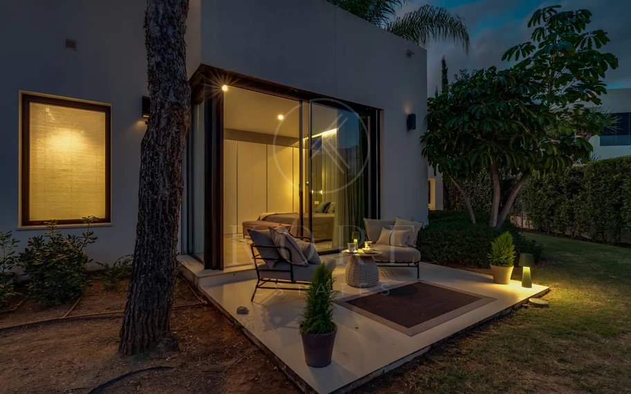 Obra maestra con vistas al mar mágico en la prestigiosa Milla de Oro de Marbella