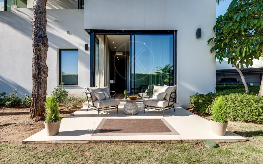 Obra maestra con vistas al mar mágico en la prestigiosa Milla de Oro de Marbella