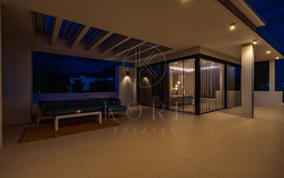 Obra maestra con vistas al mar mágico en la prestigiosa Milla de Oro de Marbella