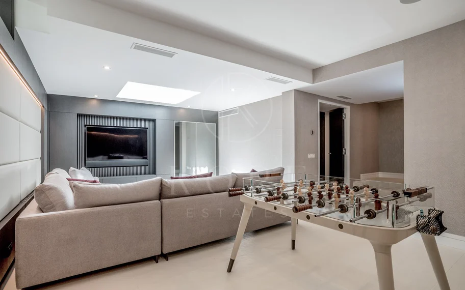 Obra maestra con vistas al mar mágico en la prestigiosa Milla de Oro de Marbella