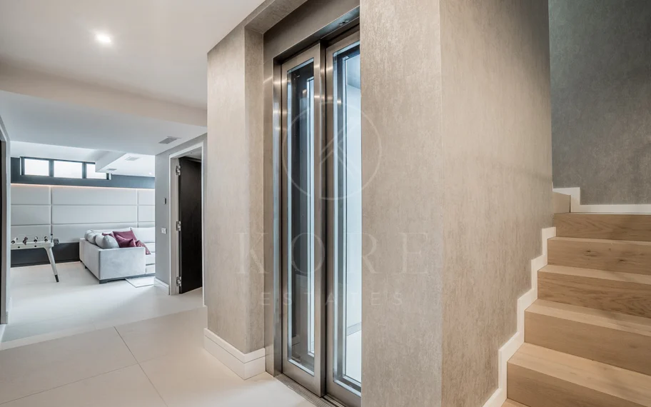 Obra maestra con vistas al mar mágico en la prestigiosa Milla de Oro de Marbella