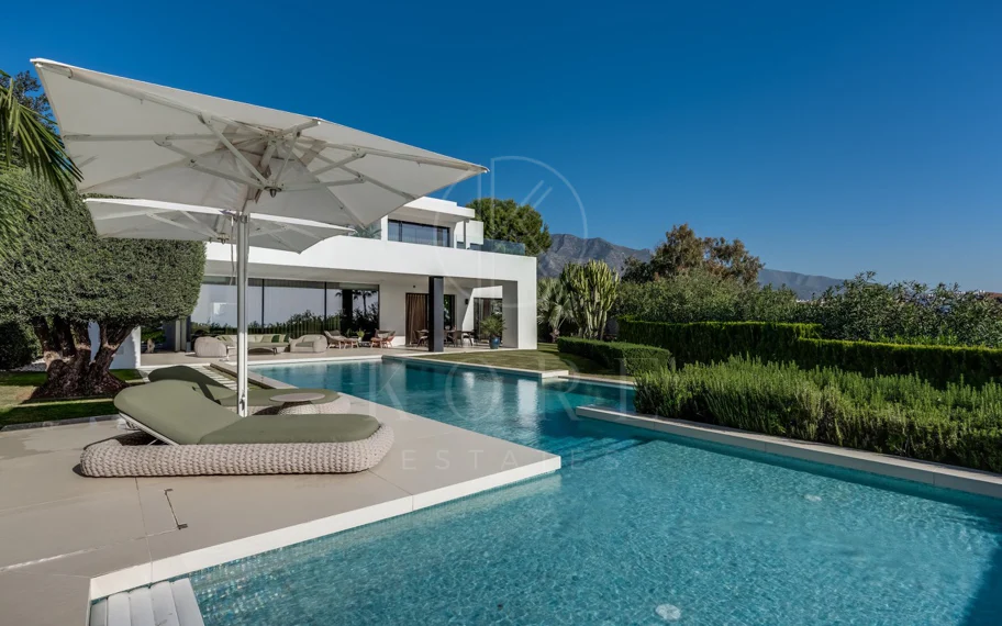 Obra maestra con vistas al mar mágico en la prestigiosa Milla de Oro de Marbella