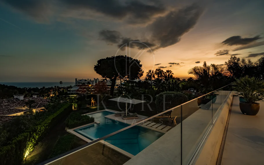 Obra maestra con vistas al mar mágico en la prestigiosa Milla de Oro de Marbella