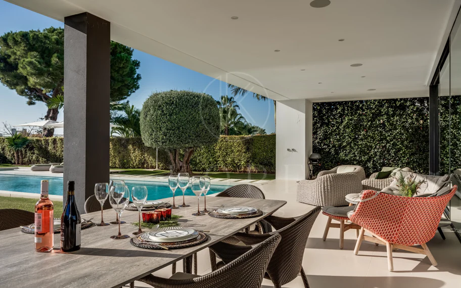 Obra maestra con vistas al mar mágico en la prestigiosa Milla de Oro de Marbella
