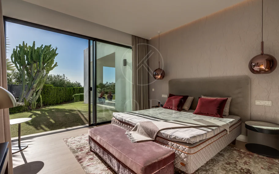 Obra maestra con vistas al mar mágico en la prestigiosa Milla de Oro de Marbella