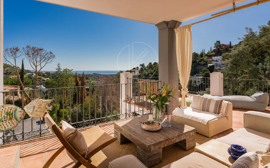 Exquisita villa andaluza de lujo de 4 dormitorios con mucha personalidad en venta en El Madroñal, Benahavis