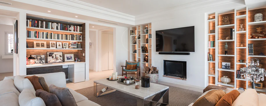 Penthouse duplex spațios, renovat cu rafinament, în Las Alamandas, Nueva Andalucía
