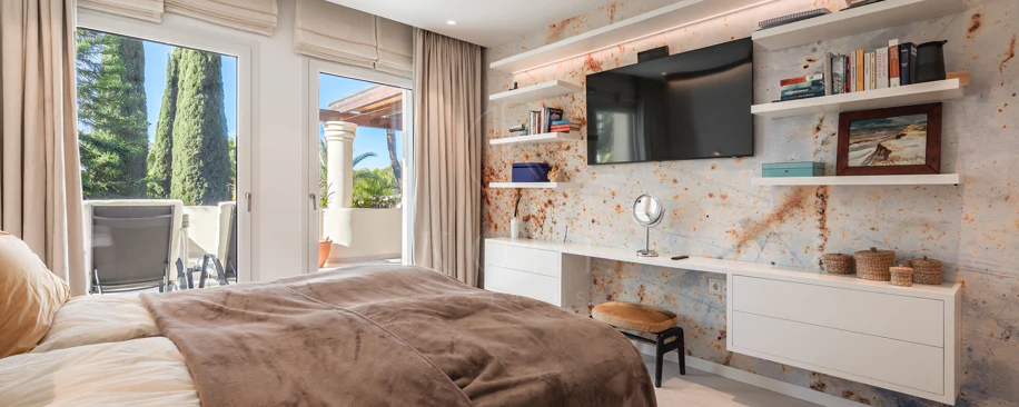 Penthouse duplex spațios, renovat cu rafinament, în Las Alamandas, Nueva Andalucía