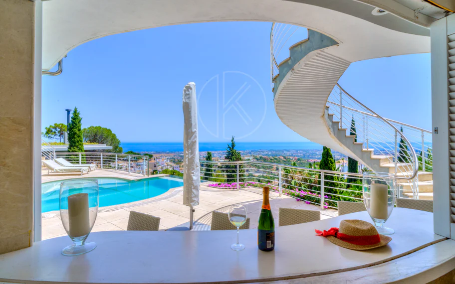 Villa en venta en El Madroñal, Benahavis