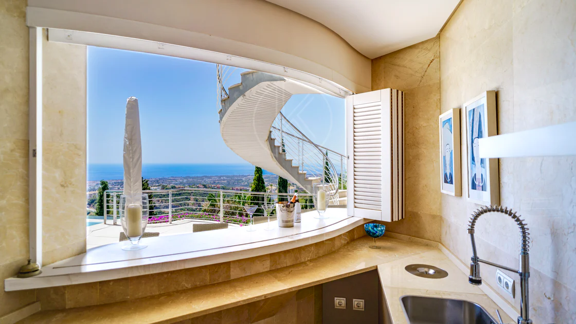 Vilă de lux excepțională cu priveliști panoramice uimitoare