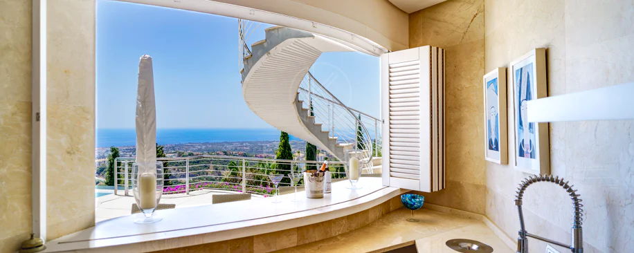 Vilă de lux excepțională cu priveliști panoramice uimitoare