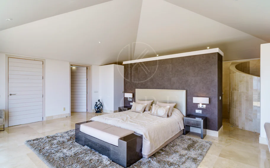 Villa en venta en El Madroñal, Benahavis