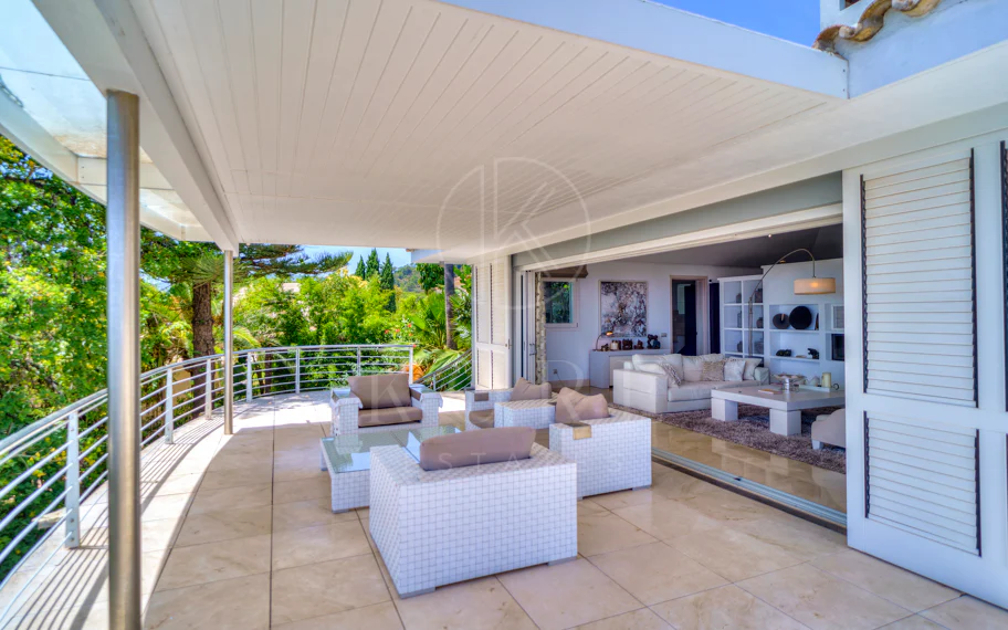 Villa en venta en El Madroñal, Benahavis