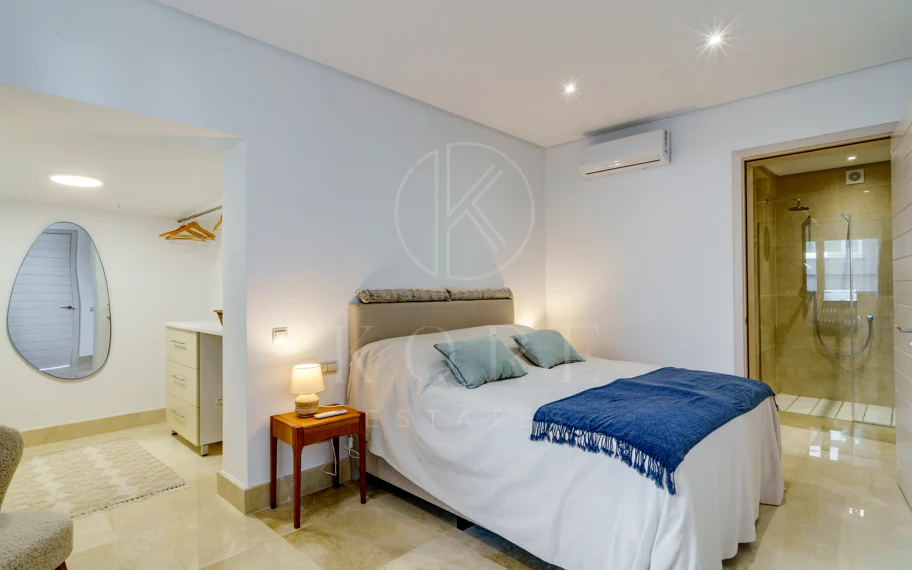 Villa en venta en El Madroñal, Benahavis