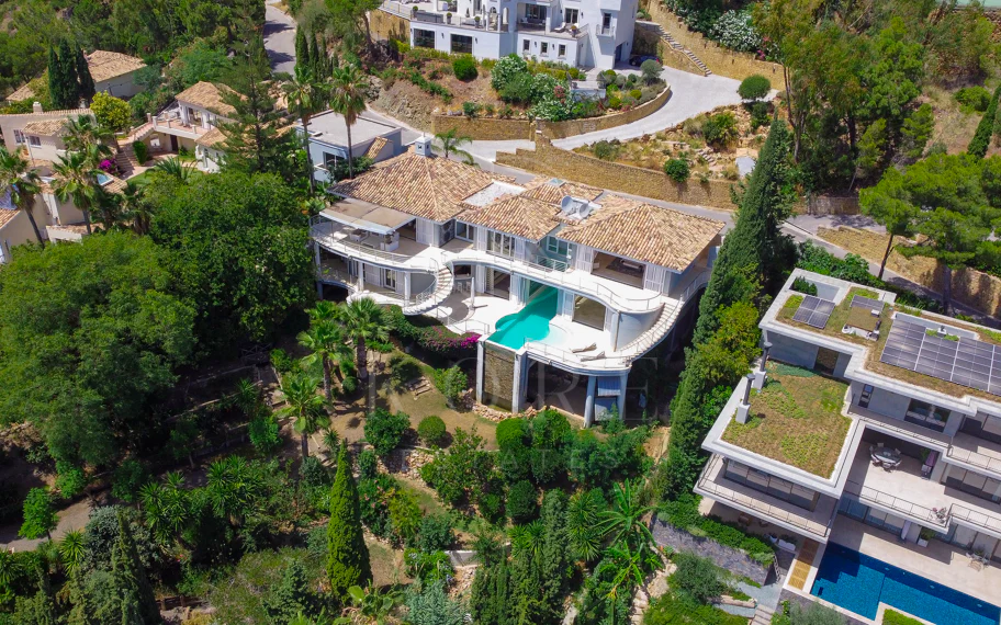 Villa en venta en El Madroñal, Benahavis