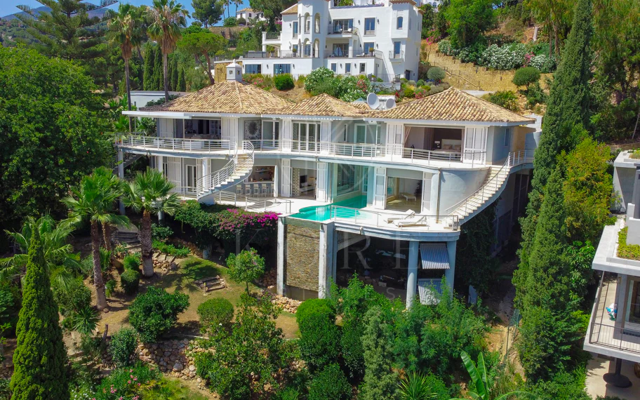 Villa en venta en El Madroñal, Benahavis