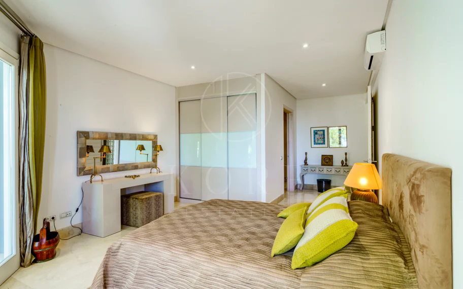 Villa en venta en El Madroñal, Benahavis