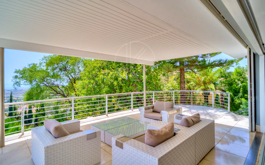 Villa en venta en El Madroñal, Benahavis