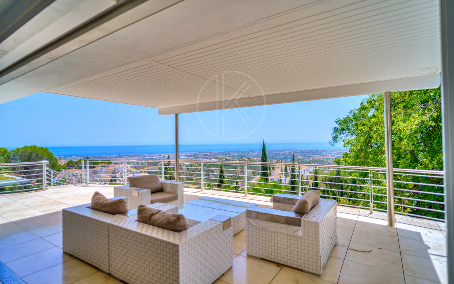 Villa en venta en El Madroñal, Benahavis
