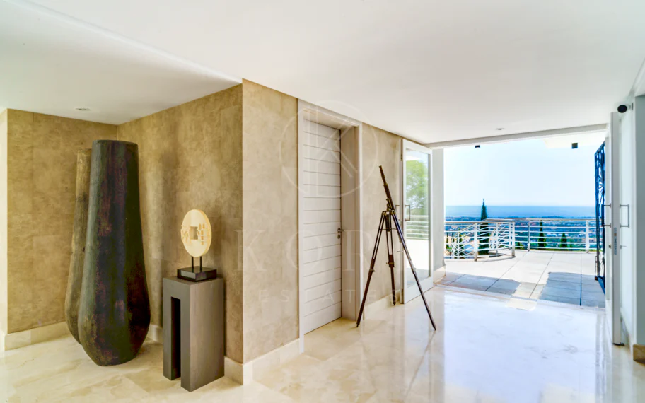 Villa en venta en El Madroñal, Benahavis