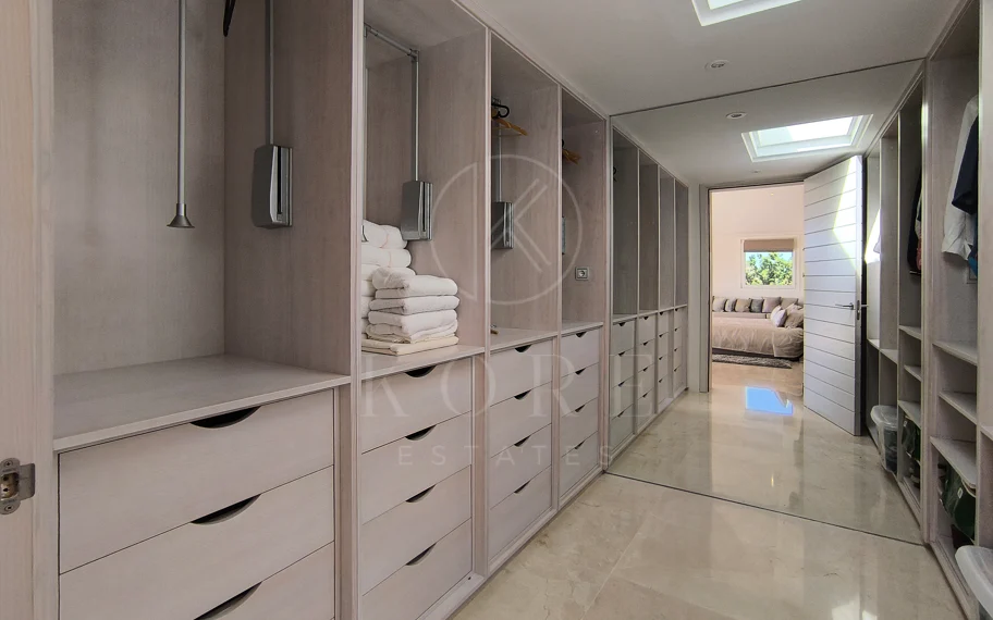 Villa en venta en El Madroñal, Benahavis