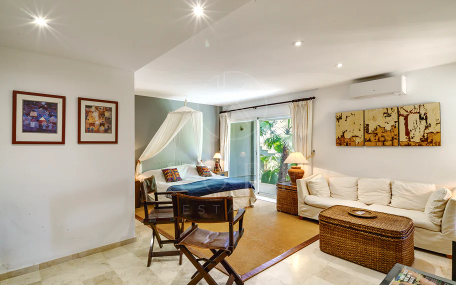 Villa en venta en El Madroñal, Benahavis