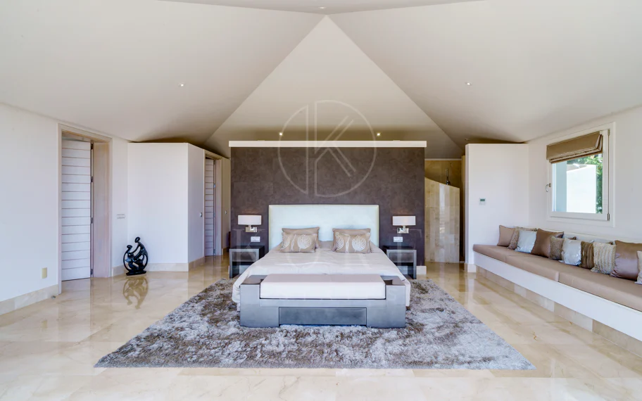 Villa en venta en El Madroñal, Benahavis