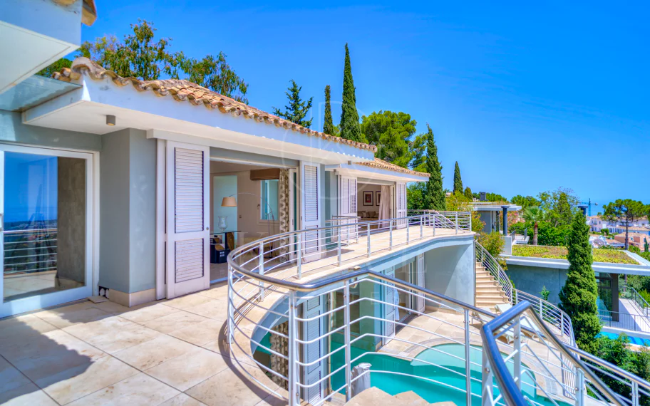 Villa en venta en El Madroñal, Benahavis