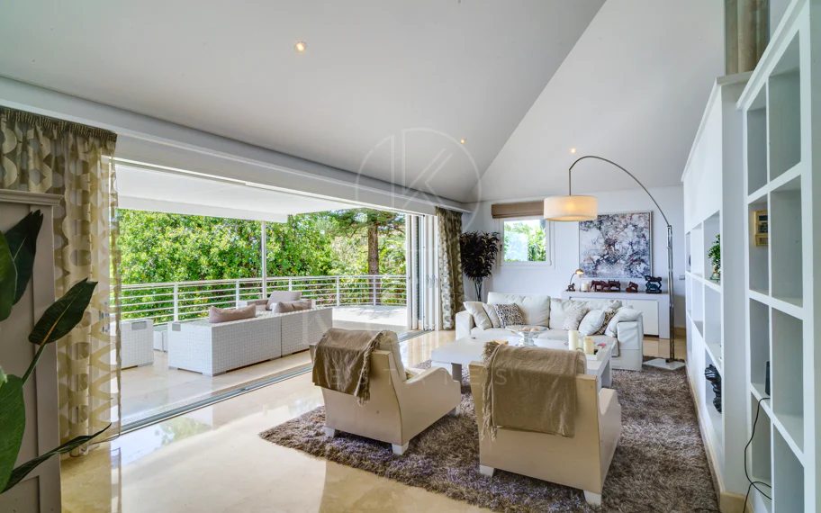 Villa en venta en El Madroñal, Benahavis