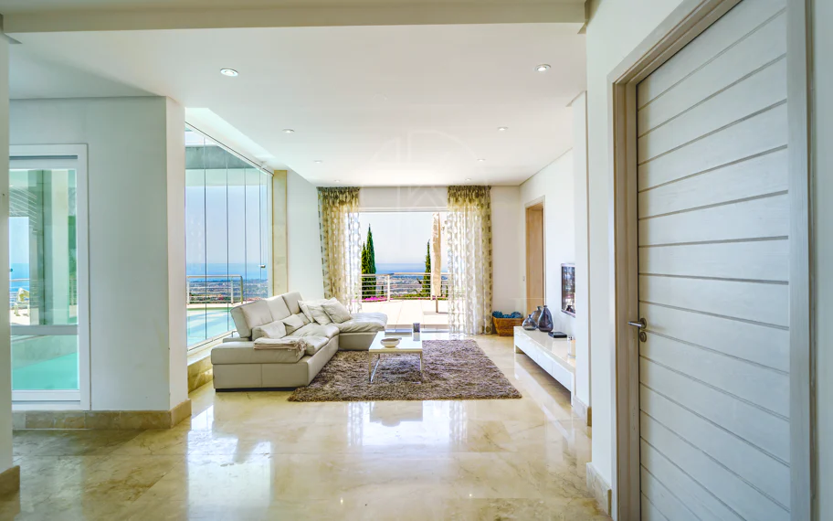 Villa en venta en El Madroñal, Benahavis