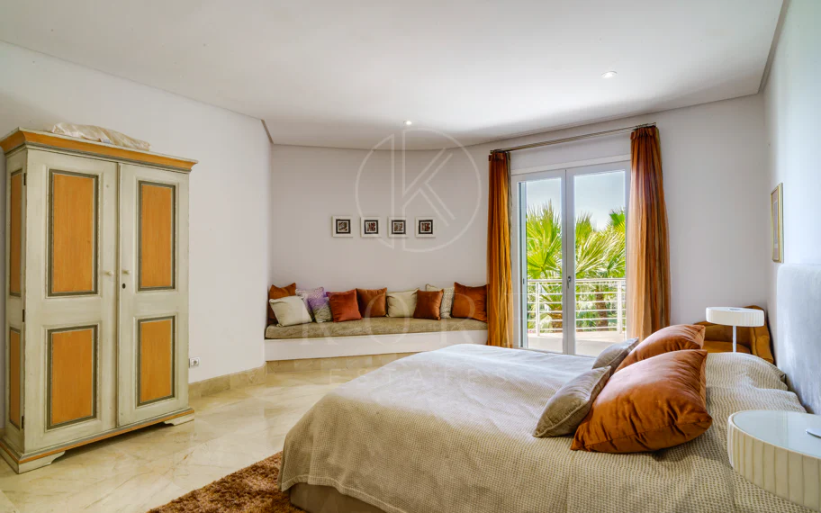 Villa en venta en El Madroñal, Benahavis
