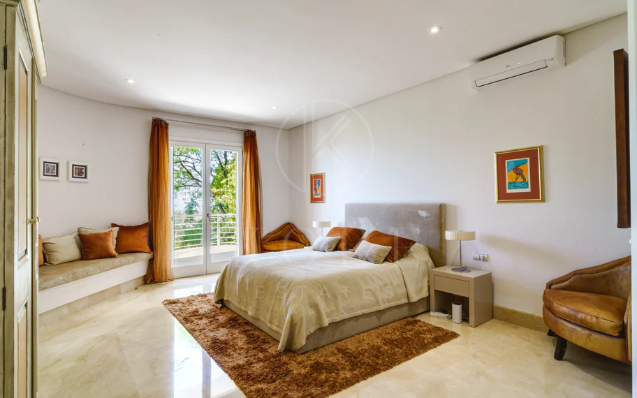 Villa en venta en El Madroñal, Benahavis