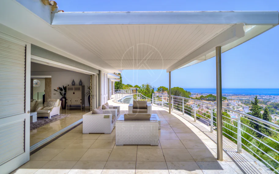 Villa en venta en El Madroñal, Benahavis