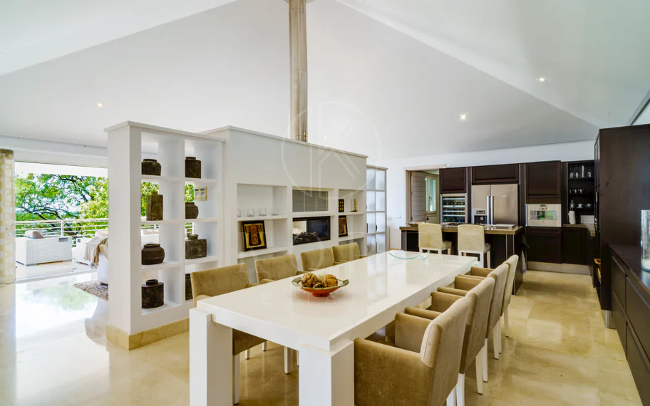 Villa en venta en El Madroñal, Benahavis