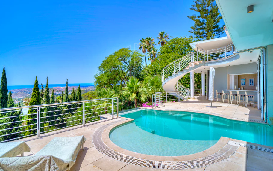 Villa en venta en El Madroñal, Benahavis