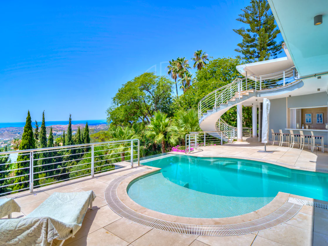 Exceptional Luxury Villa With Stunning Panoramic Views