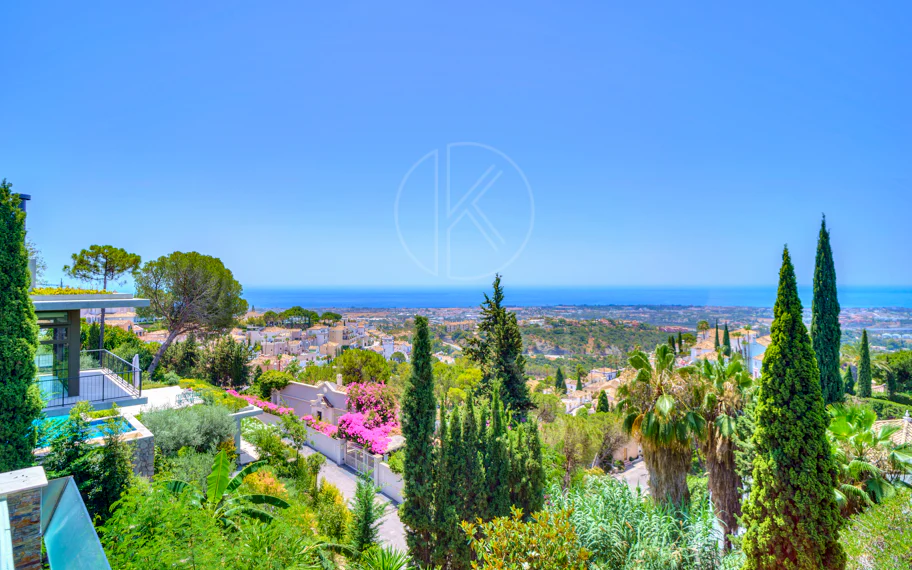 Villa en venta en El Madroñal, Benahavis