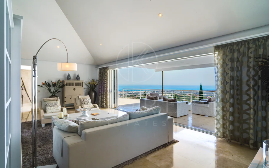 Villa en venta en El Madroñal, Benahavis