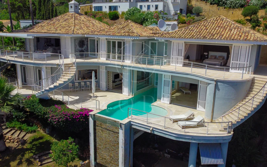 Villa en venta en El Madroñal, Benahavis