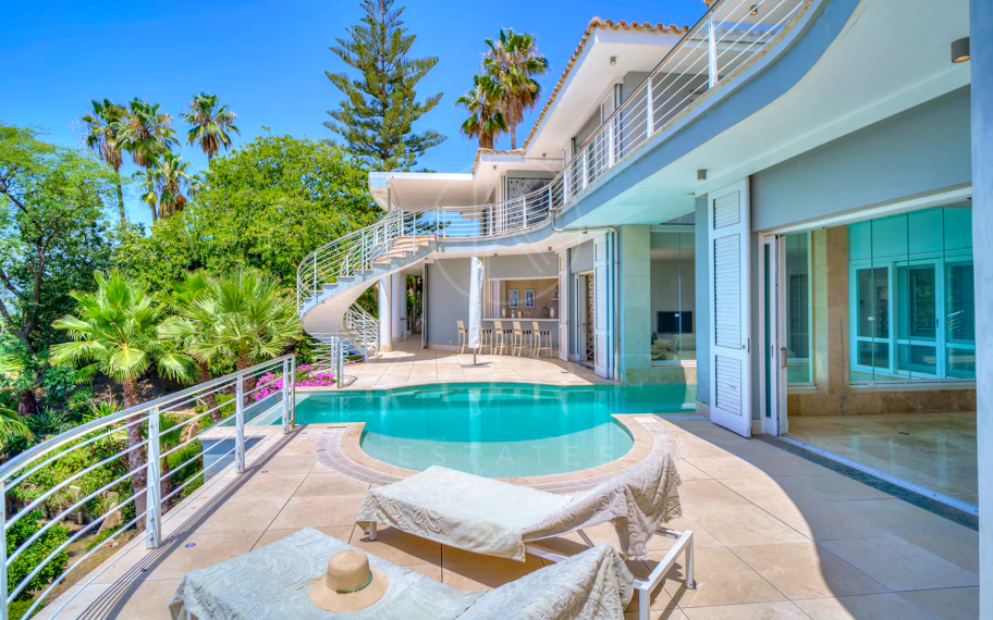 Villa en venta en El Madroñal, Benahavis