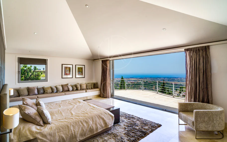Villa en venta en El Madroñal, Benahavis