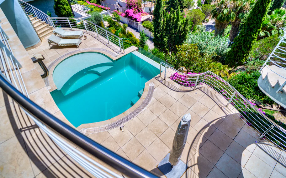 Villa en venta en El Madroñal, Benahavis