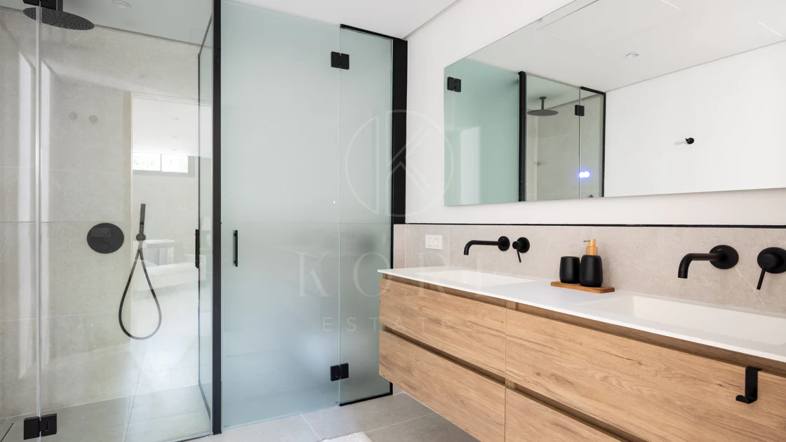 Exquisite Modern Andalusian Masterpiece with Panoramic Sea Views – Los Flamingos, Benahavís