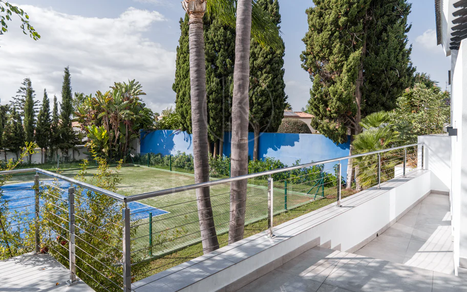 EXCLUSIVE ELEGANT VILLA – EAST MARBELLA